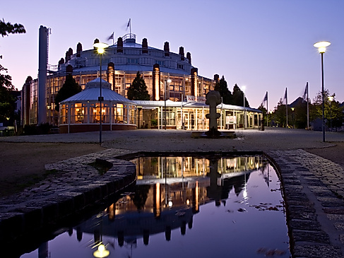 Theater bei Nacht