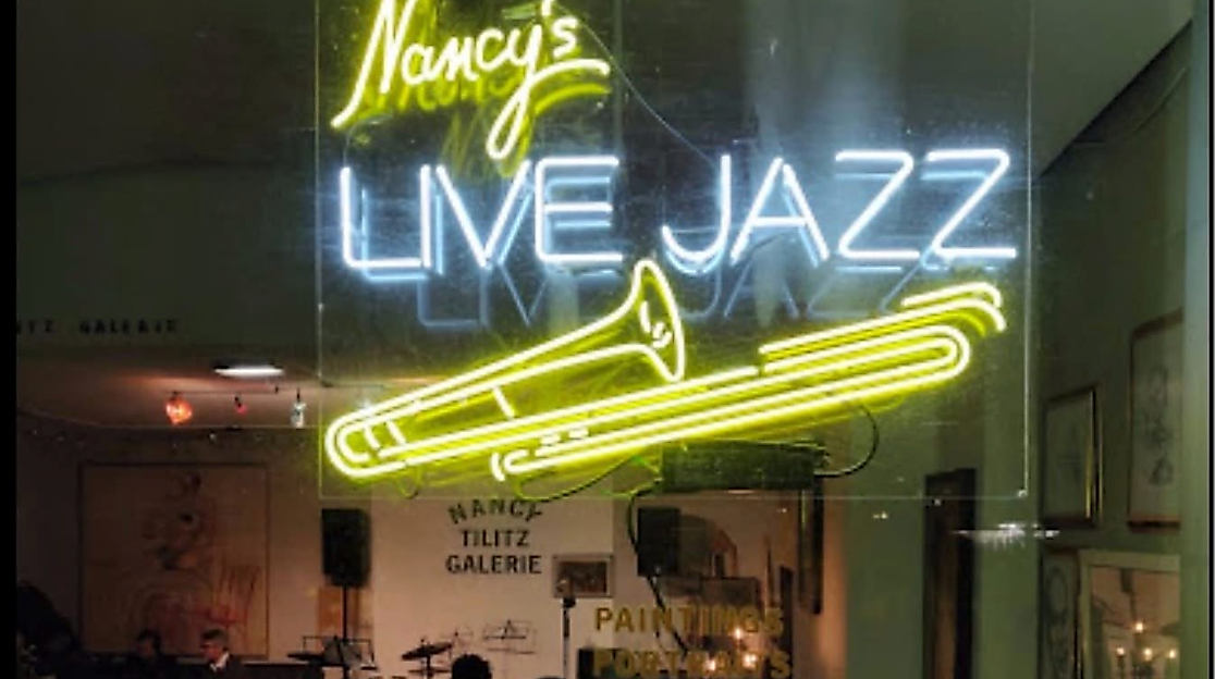good-neon-sign-in-galerie