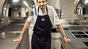 Gastkoch Maurizio Oster in der Küche im Restaurant