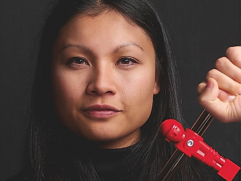 Lesung & Gespräch: „Aus dem Handgelenk – Warum ich Weltmeisterin im Tischkickern werden musste“ – Linh Tran mit Mara Pfeiffer