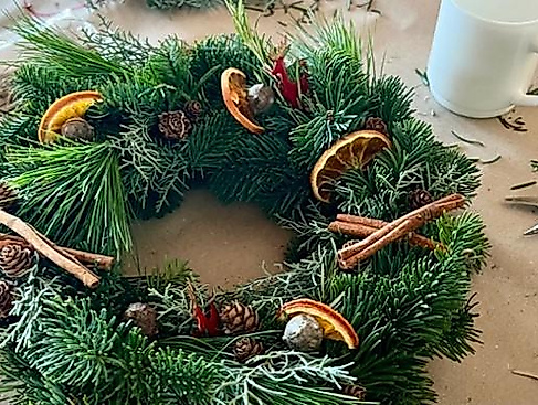 Making Advent Wreaths