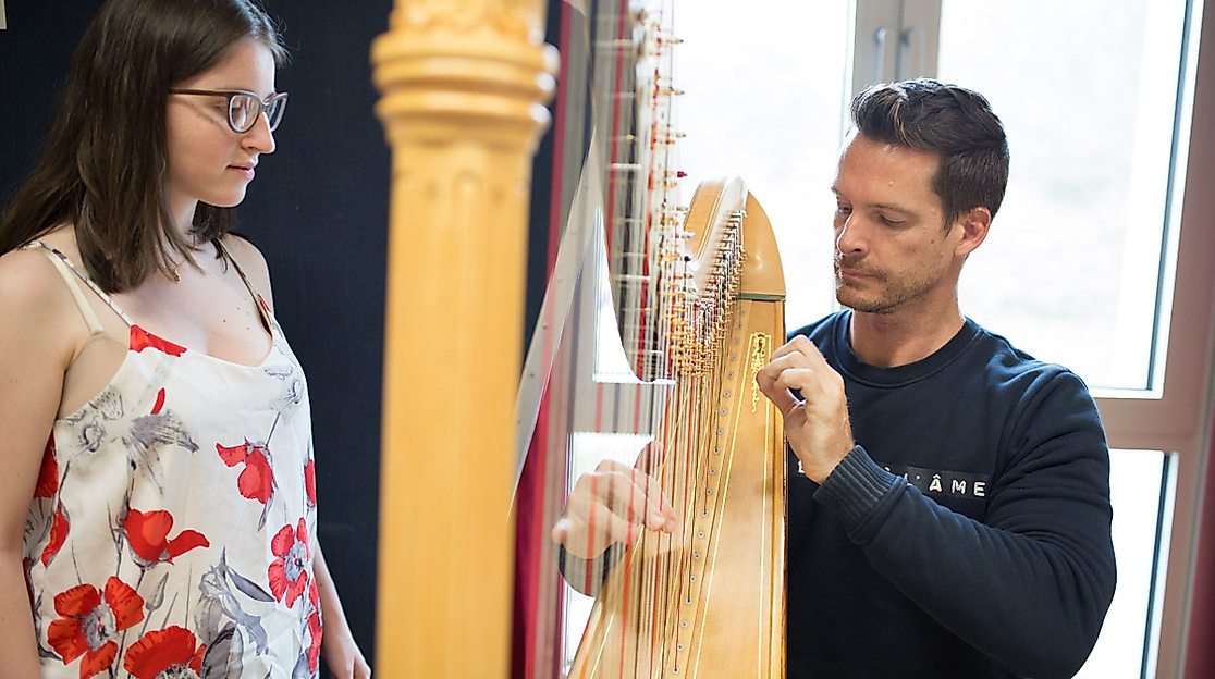 Xavier de Maistre unterrichtet in der HfMT Hamburg