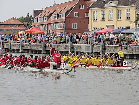 Drachenbootrennen in Glückstadt