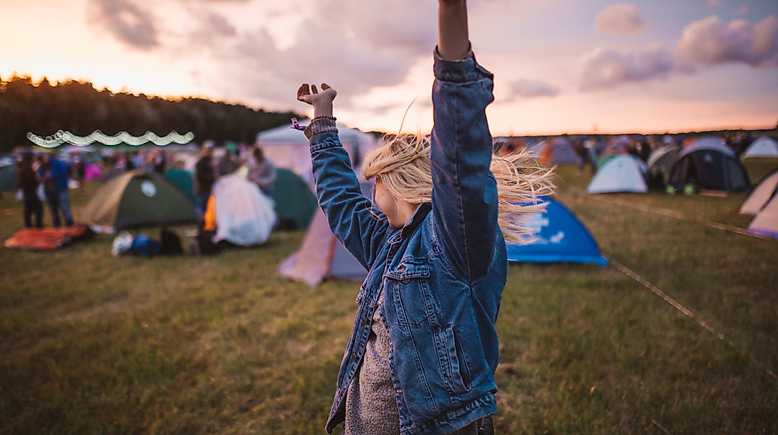 festival_c-unsplash-krists-luhaers