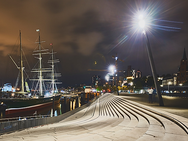 elbpromenade_rickmer-rickmers_nachtaufnahme_c-2019-thisisjulia-photography-3_1