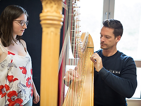 Xavier de Maistre unterrichtet in der HfMT Hamburg