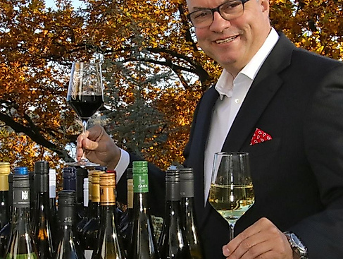Guido Eschholz mit Weinen