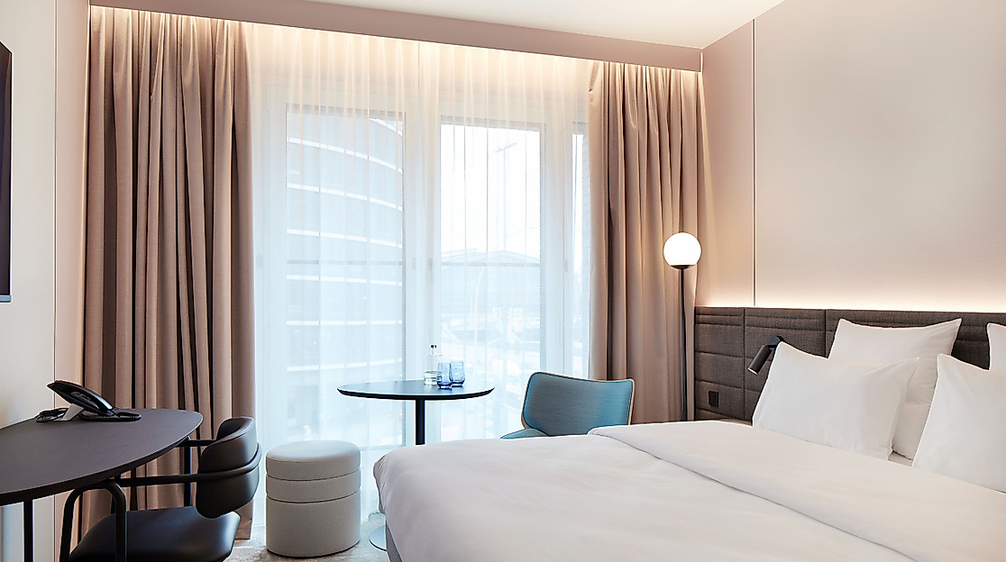 Novotel Hamburg Central Station: double room