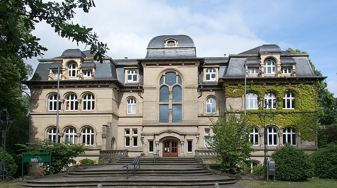 verwaltungsgebaeude_friedhof_ohlsdorfc_johannes-beschoner_1