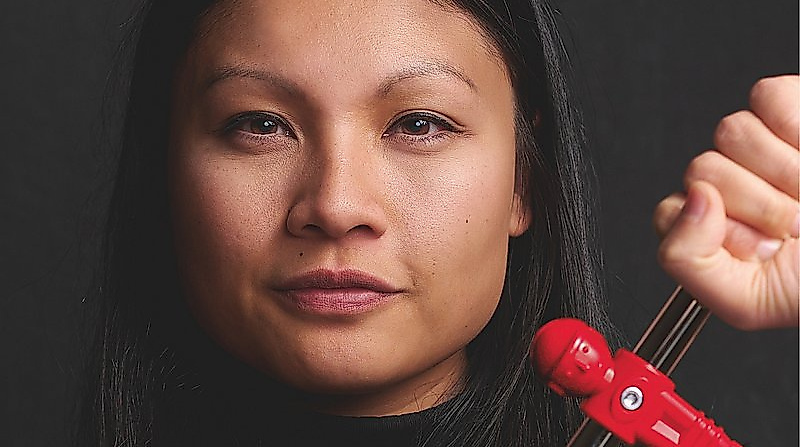 Lesung & Gespräch: „Aus dem Handgelenk – Warum ich Weltmeisterin im Tischkickern werden musste“ – Linh Tran mit Mara Pfeiffer