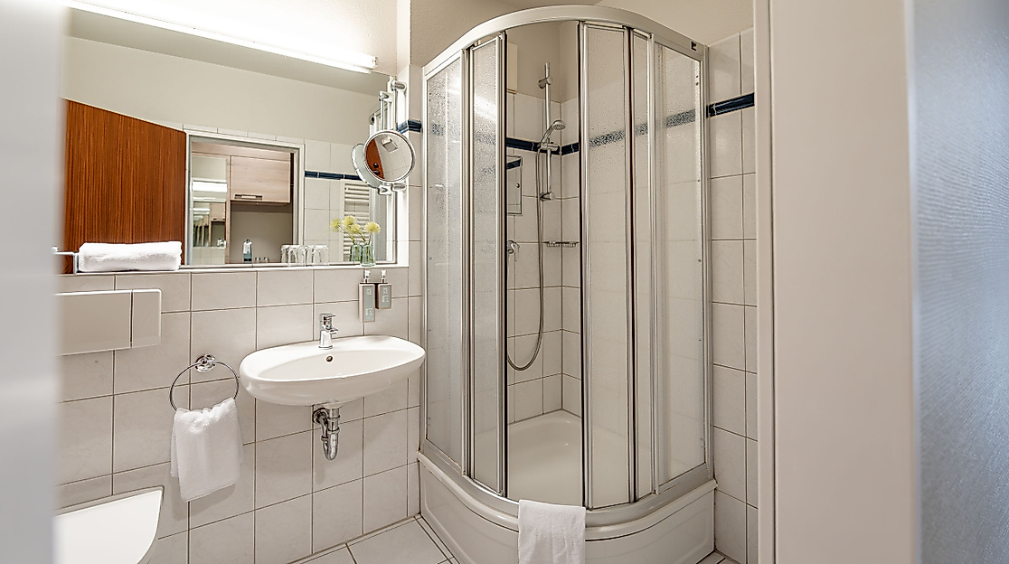 Hotel Engel Hamburg: Example Bathroom Comfort
