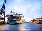 hafen_containerschiff-abendstimmung_c-2014-andreas-vallbracht