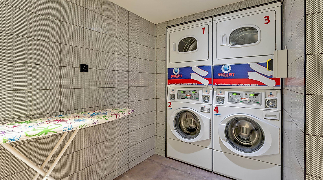 Hotel A&O Hamburg Hauptbahnhof: Laundry
