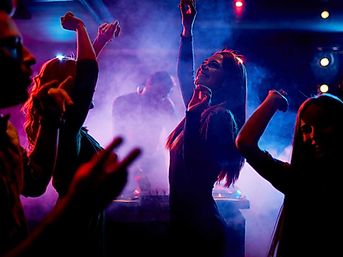 Party-c-pressmaster-AdobeStock-76957624