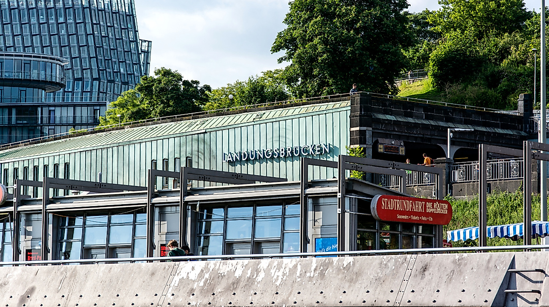 Bei den St.Pauli Landungsbrücken